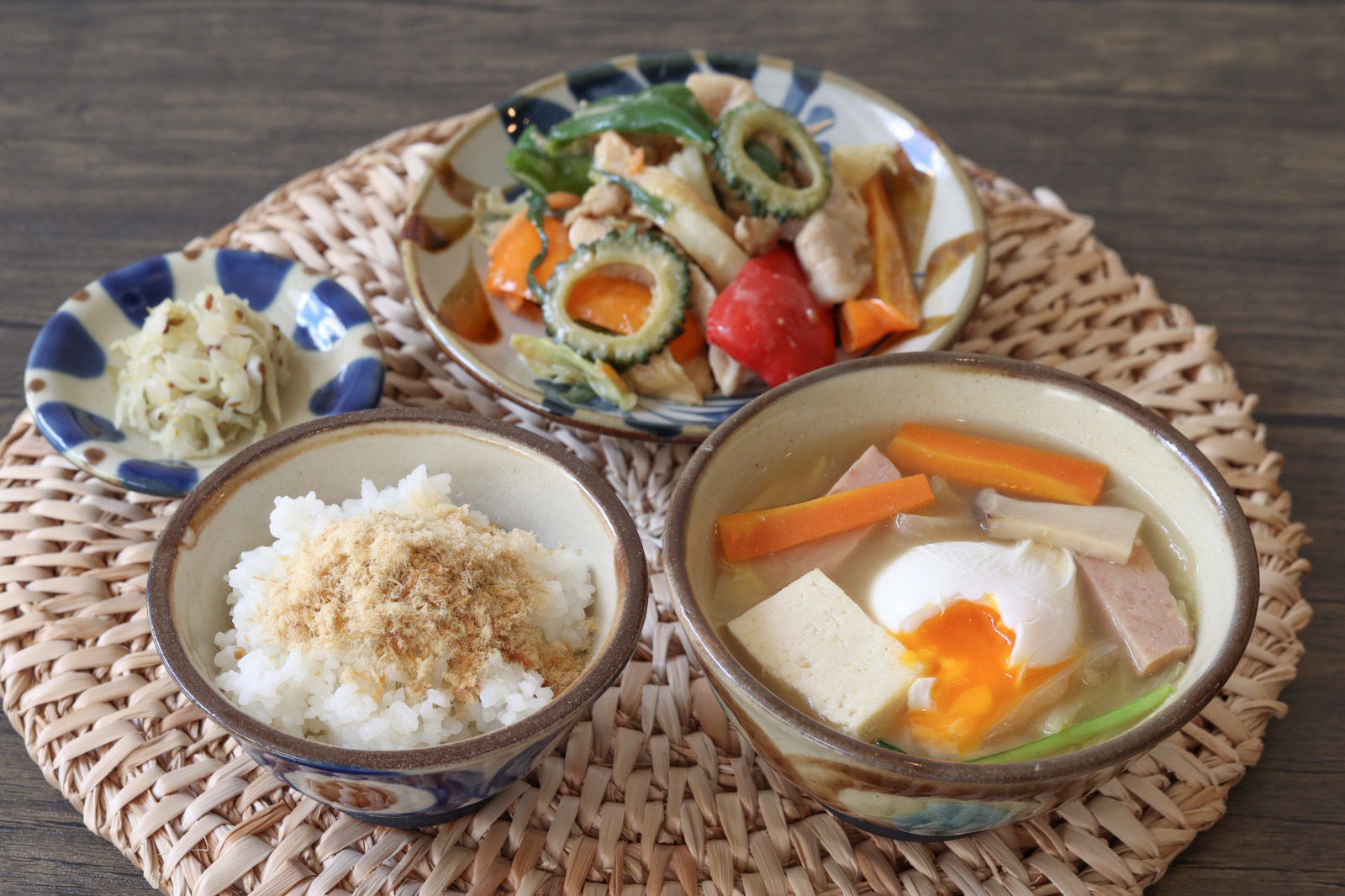 沖縄で生まれたおいしい食品たち