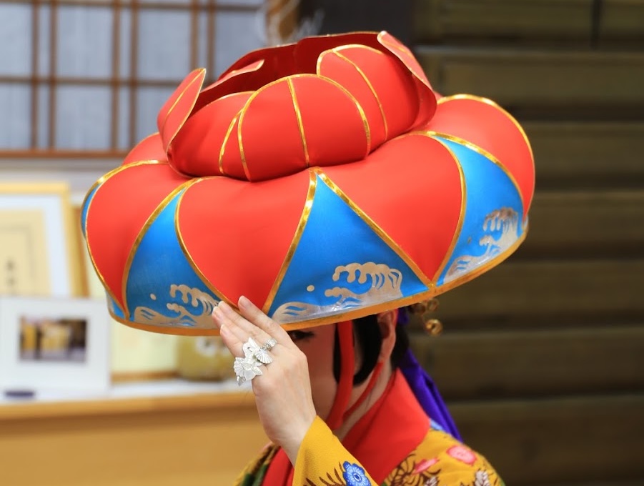 花笠の造形と美しい色彩