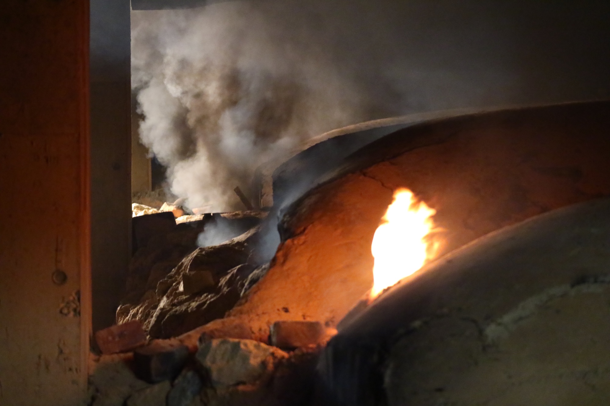 温度を確認する職人