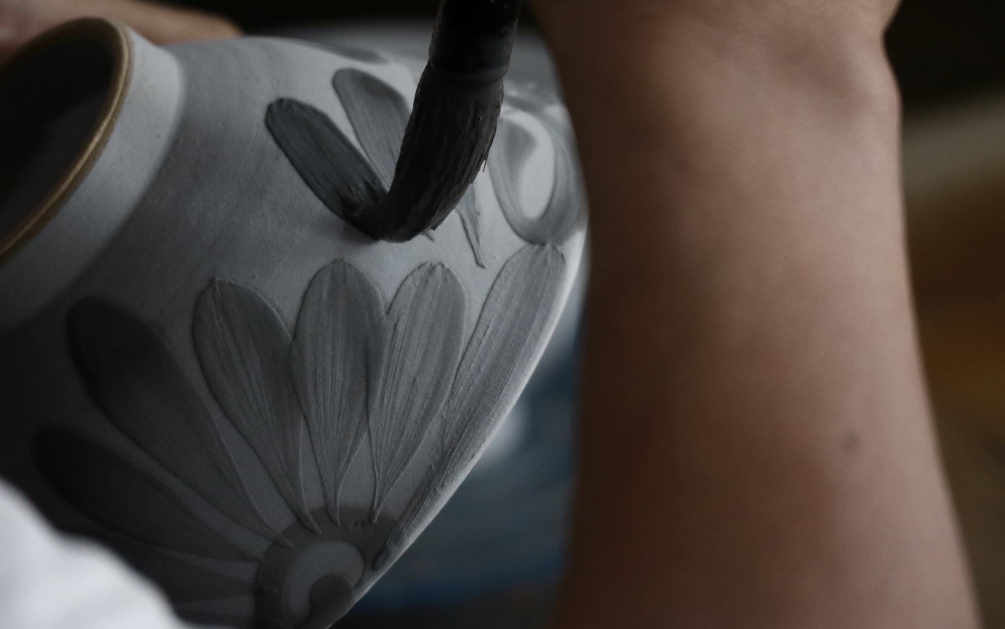 色彩豊かな絵付け