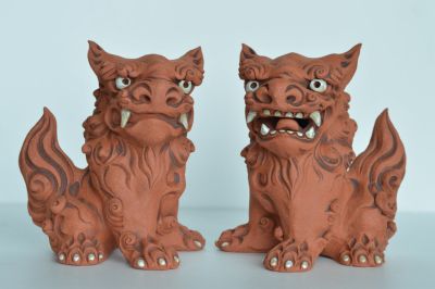 シーサー ペア　アトリエQ　置物 沖縄 陶器 焼き物 　作家 シーサー ペア 黒 素焼き アトリエQ工房 沖縄 土産 手招き