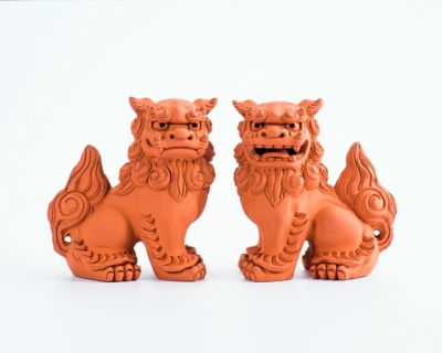 一点もの沖縄やちむん紅型シーサー美品 予約販売]沖縄陶器やちむんの紅型シーサー[一品物]横向き立ち
