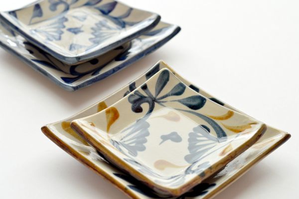 四角皿　12cm（唐草）　／　陶眞窯