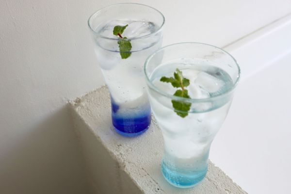 ガラスのボトルシップに入ったロールス・ロイスのガラス細工 ガラスの