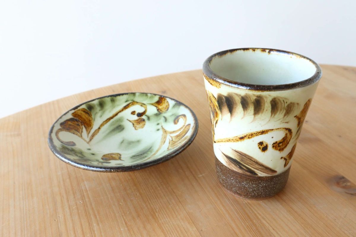 やちむん 五寸皿 唐草染付（緑飴）/やちむん工房與那嶺 | ゆいまーる