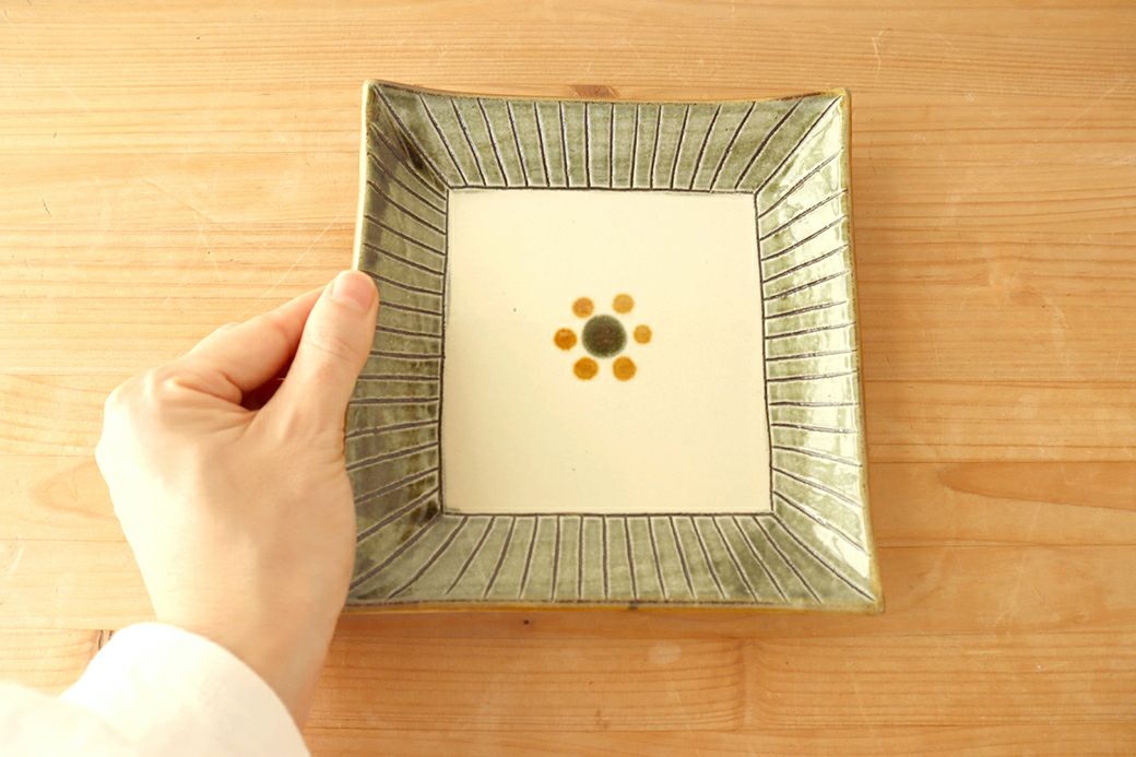 四角皿 15cm 花ぐ～線彫／ 陶眞窯 | ゆいまーる沖縄 ＜Online＞